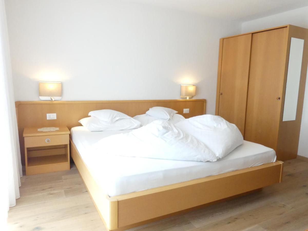 Garni Hotel Dorothea Tirolo Luaran gambar