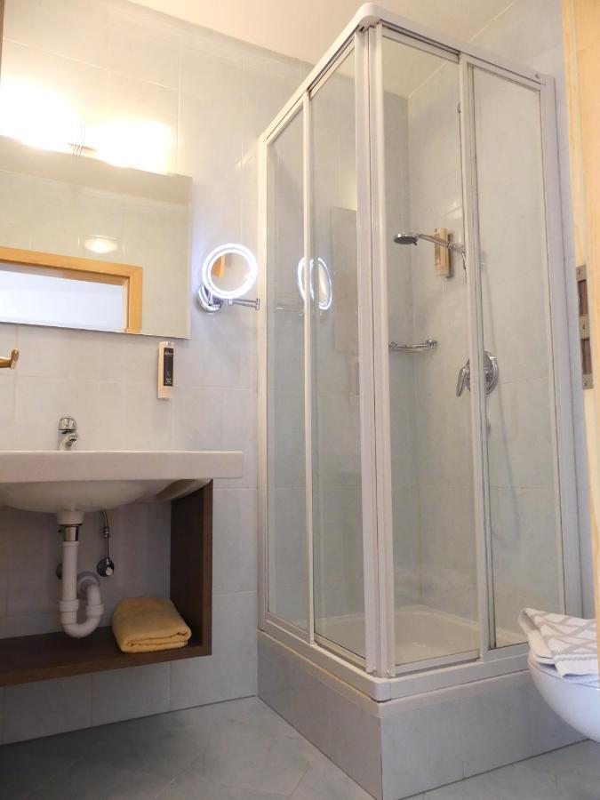 Garni Hotel Dorothea Tirolo Luaran gambar
