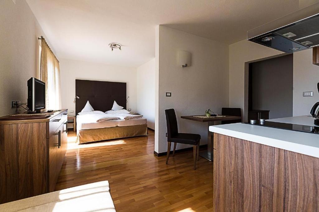 Garni Hotel Dorothea Tirolo Luaran gambar