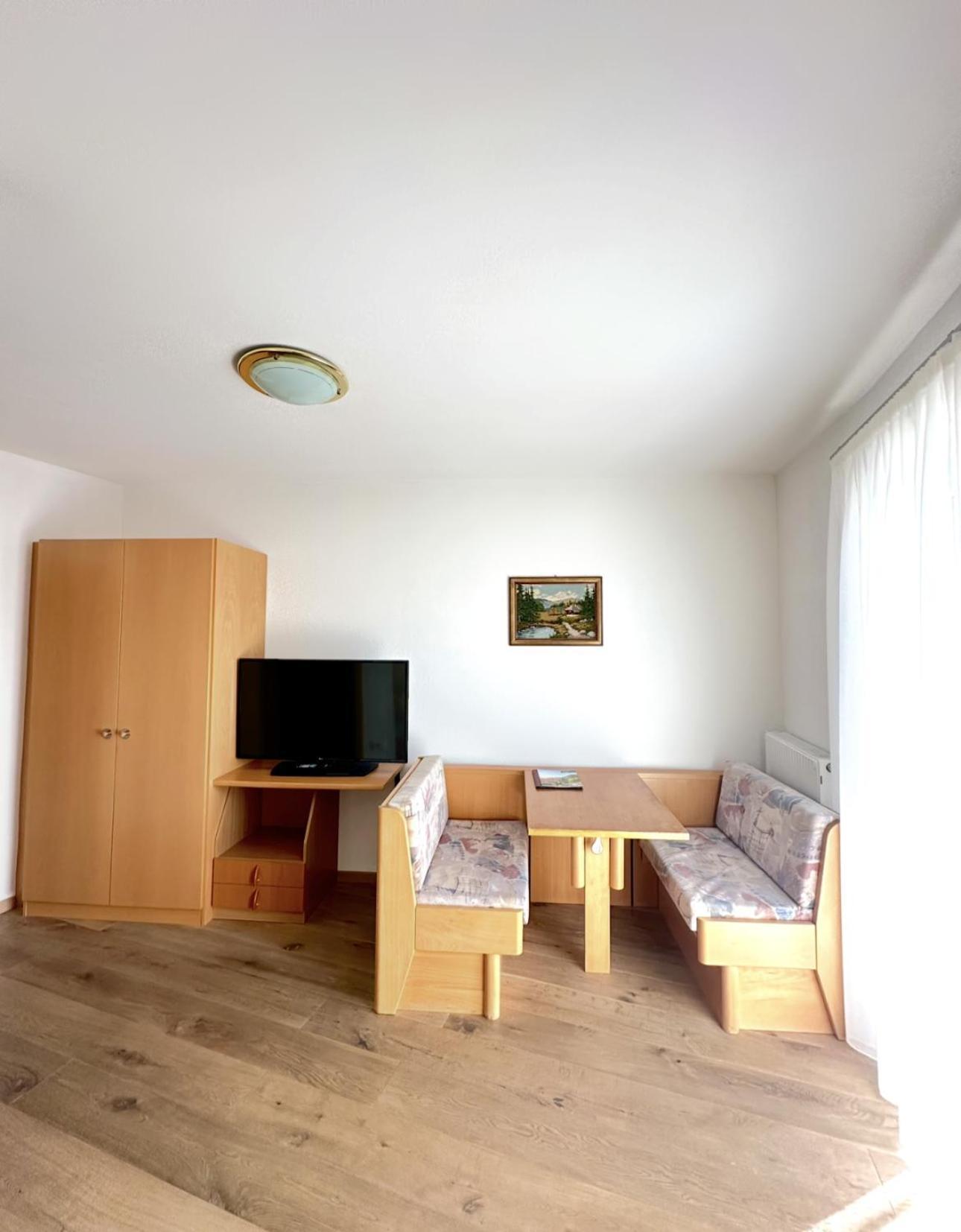 Garni Hotel Dorothea Tirolo Luaran gambar