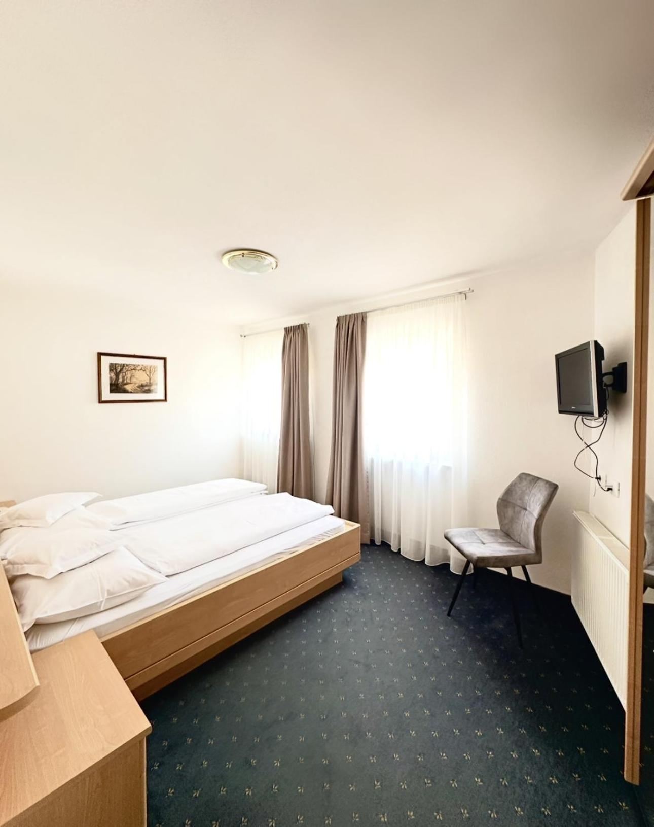 Garni Hotel Dorothea Tirolo Luaran gambar