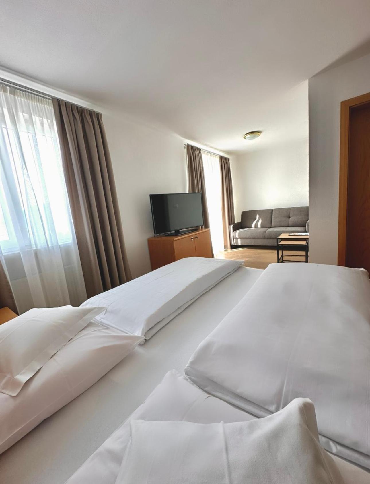 Garni Hotel Dorothea Tirolo Luaran gambar