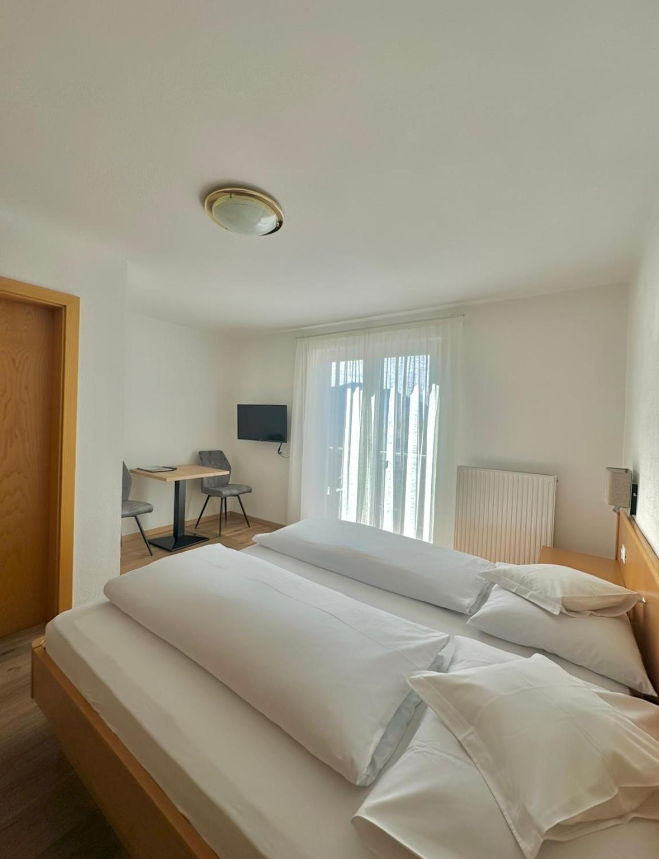 Garni Hotel Dorothea Tirolo Luaran gambar