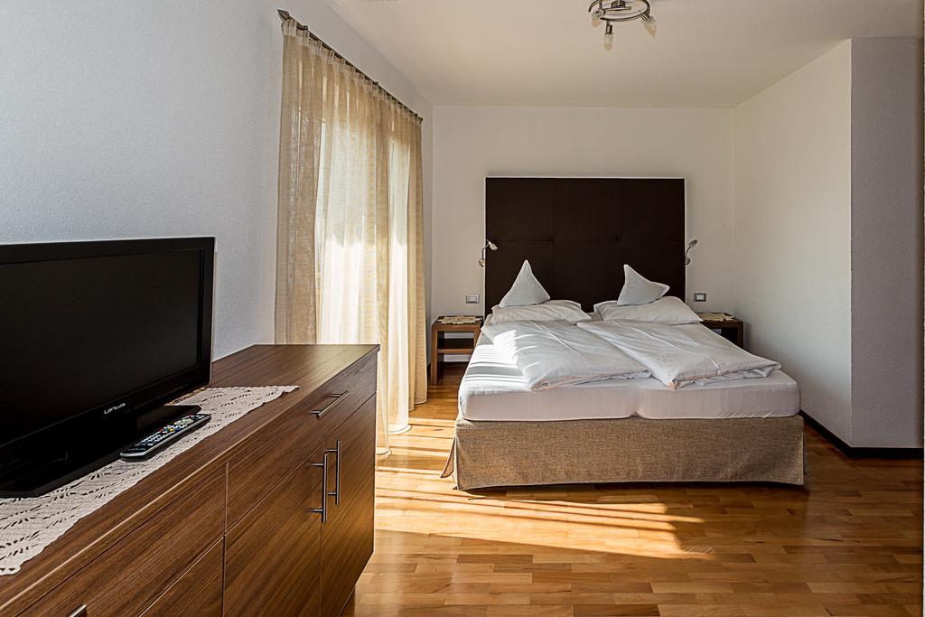 Garni Hotel Dorothea Tirolo Luaran gambar