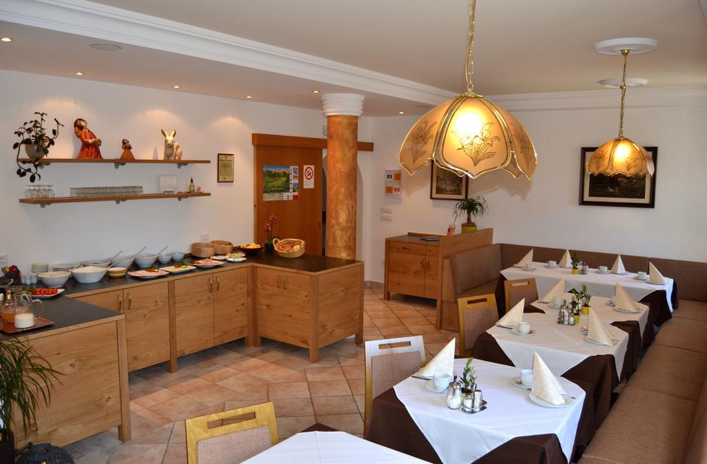 Garni Hotel Dorothea Tirolo Luaran gambar